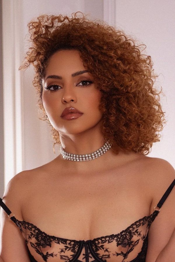 Beatrice elegant tantric therapist portrait
